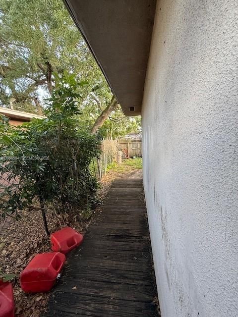 For Rent: $1,400 (0 beds, 1 baths, 2275 Square Feet)