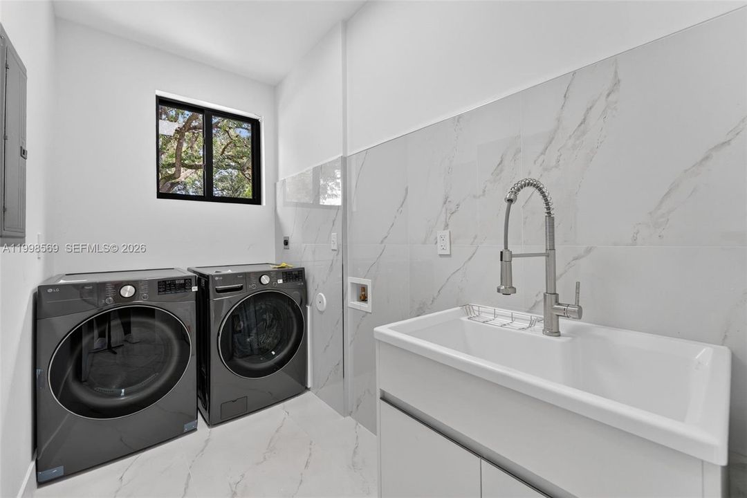 На продажу: $4,299,998 (4 спален, 4 ванн, 0 Квадратных фут)