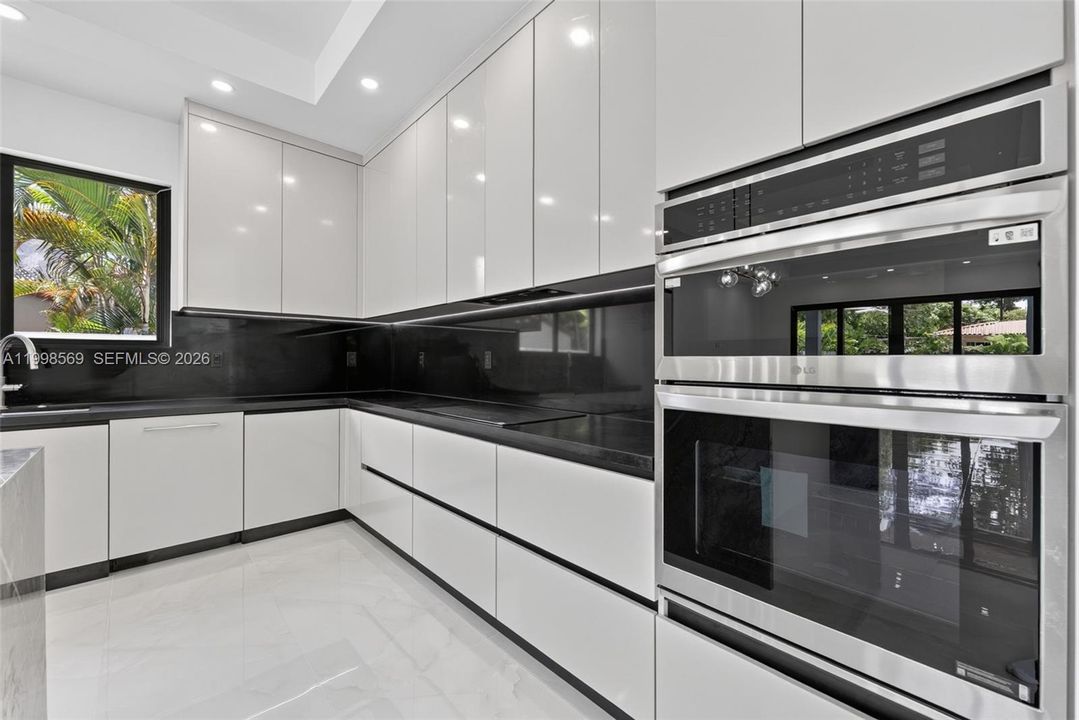На продажу: $4,299,998 (4 спален, 4 ванн, 0 Квадратных фут)