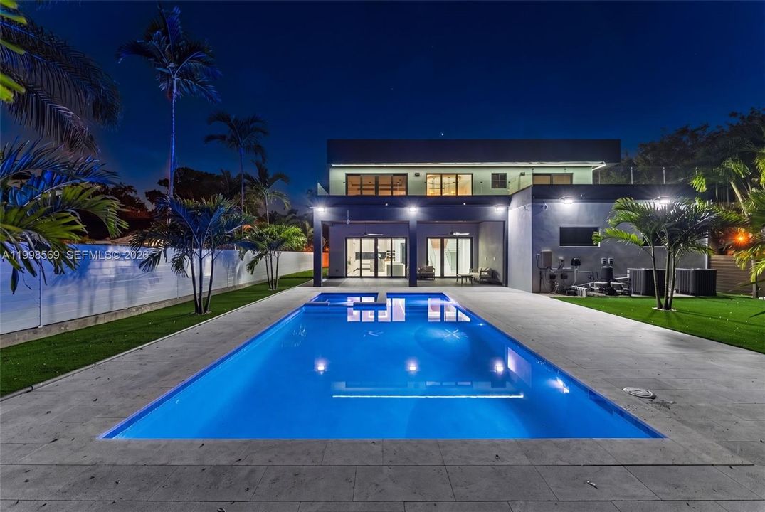 На продажу: $4,299,998 (4 спален, 4 ванн, 0 Квадратных фут)