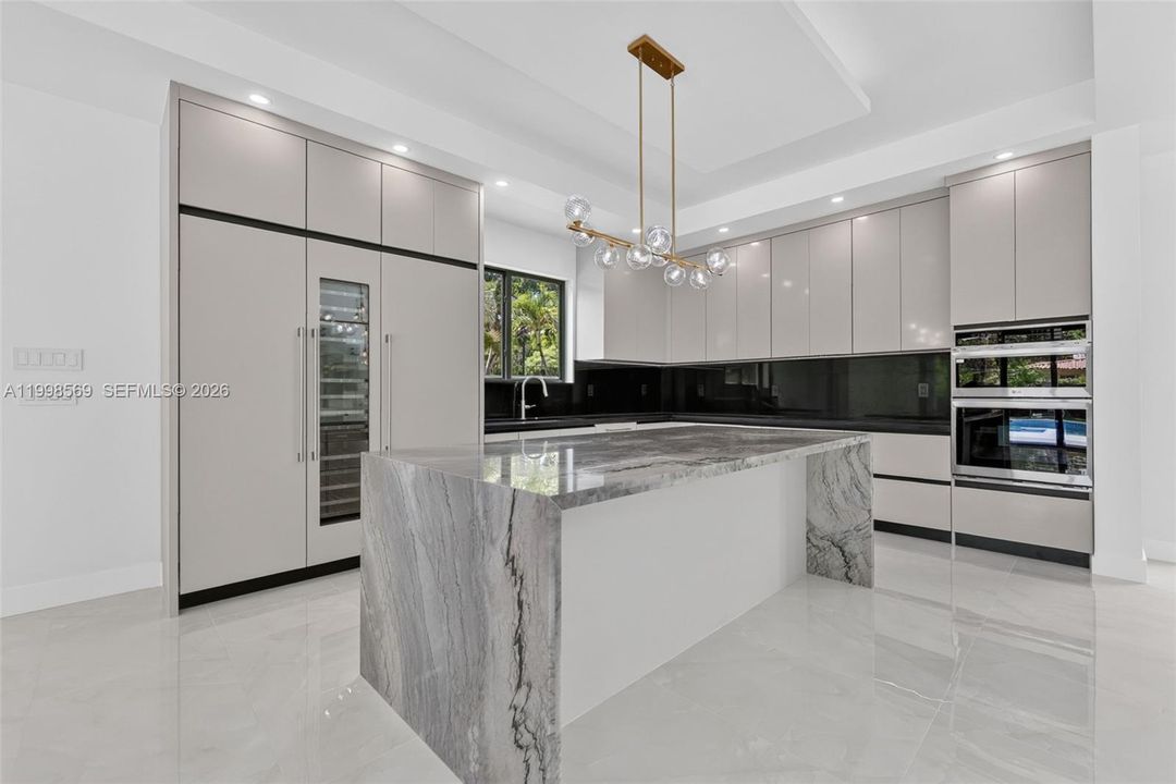 На продажу: $4,299,998 (4 спален, 4 ванн, 0 Квадратных фут)
