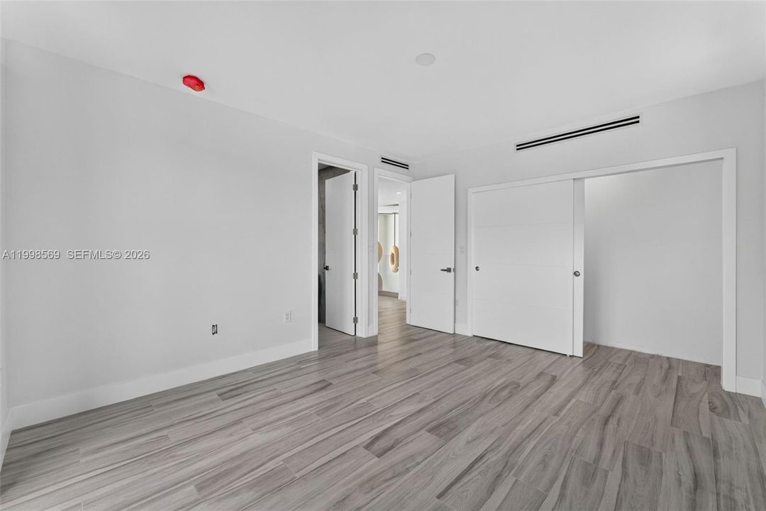 На продажу: $4,299,998 (4 спален, 4 ванн, 0 Квадратных фут)