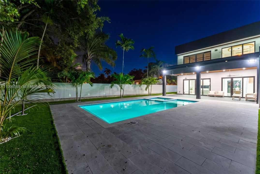 На продажу: $4,299,998 (4 спален, 4 ванн, 0 Квадратных фут)
