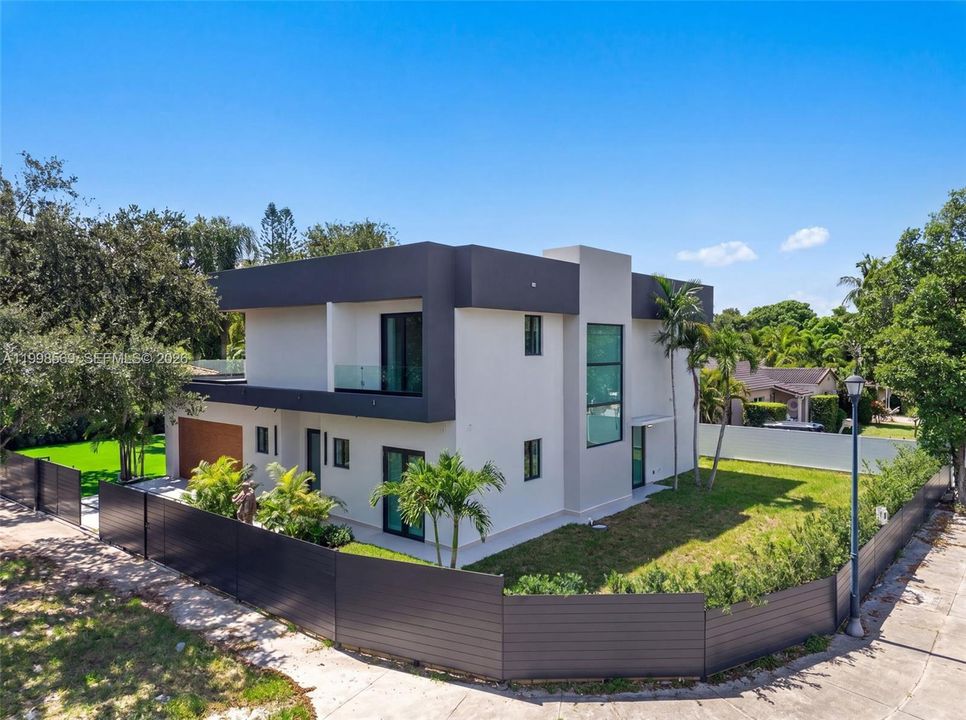 На продажу: $4,299,998 (4 спален, 4 ванн, 0 Квадратных фут)