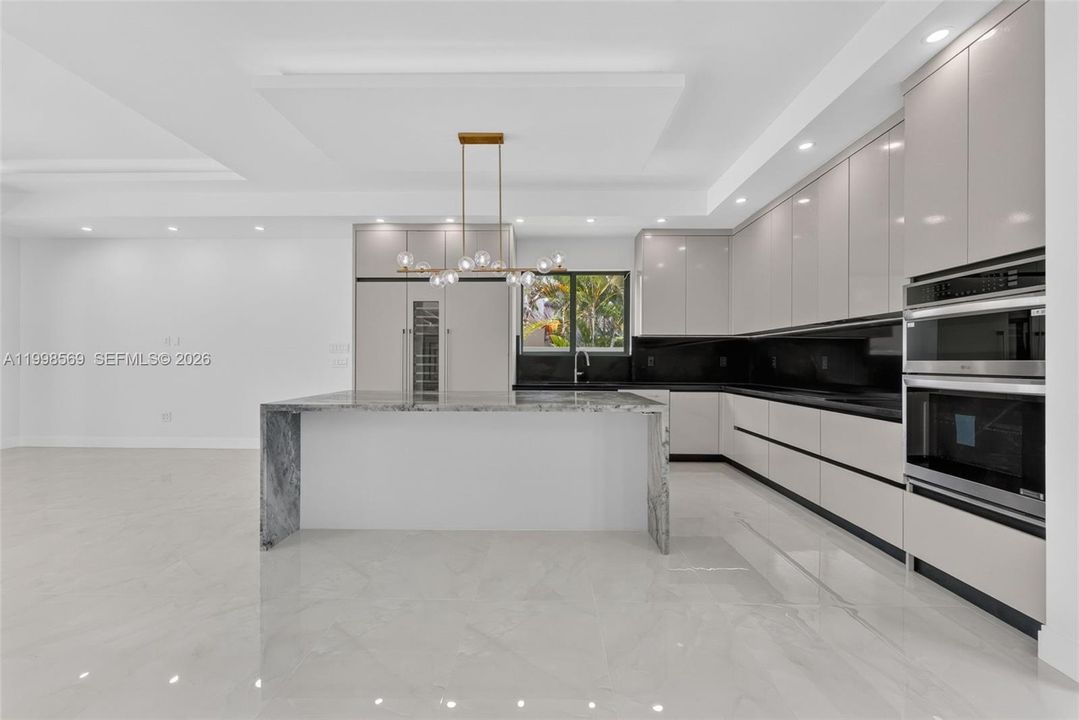 На продажу: $4,299,998 (4 спален, 4 ванн, 0 Квадратных фут)