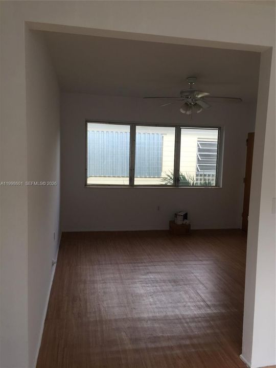 For Sale: $179,900 (1 beds, 1 baths, 500 Square Feet)