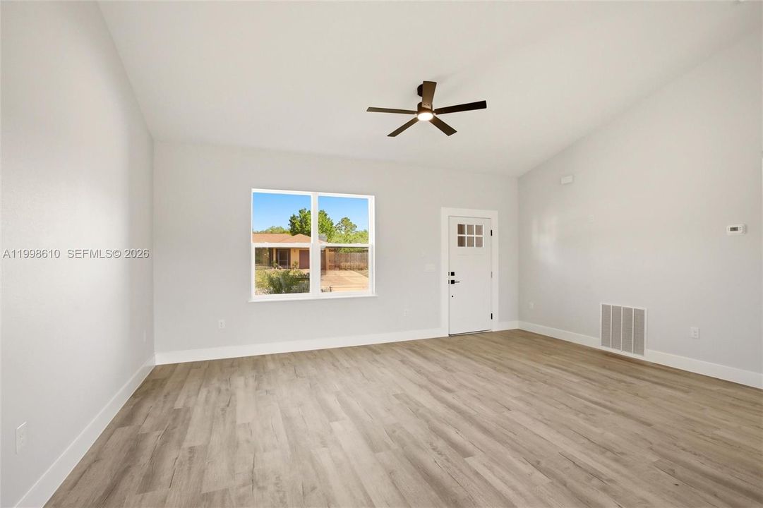 En Venta: $319,900 (3 camas, 2 baños, 1500 Pies cuadrados)