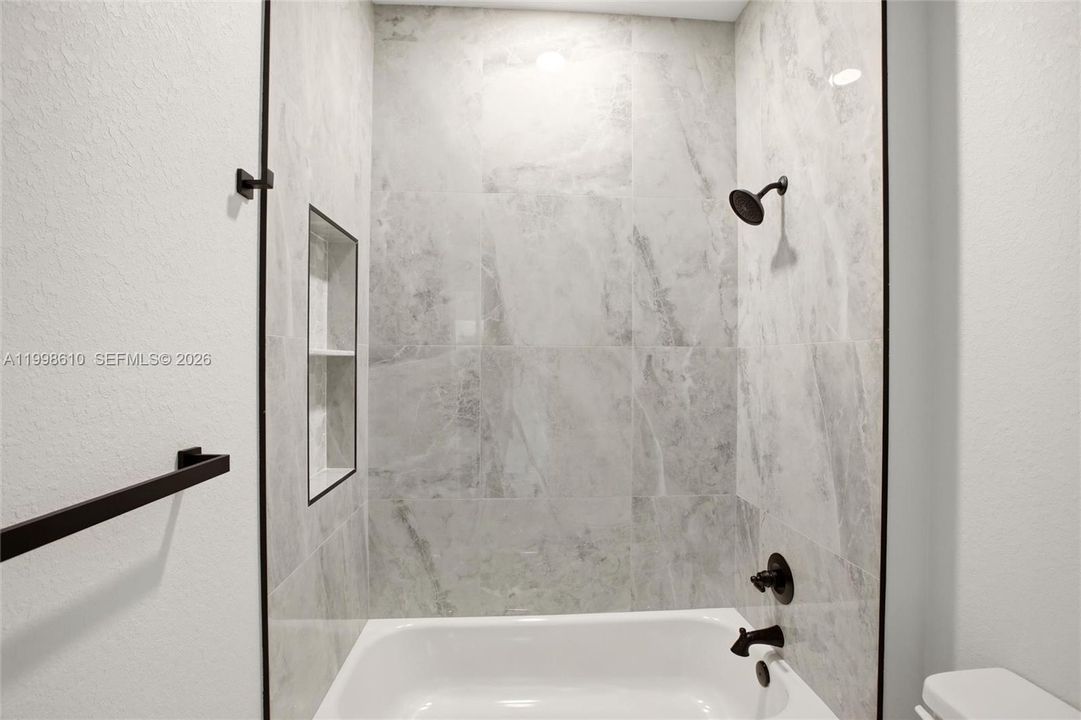 En Venta: $319,900 (3 camas, 2 baños, 1500 Pies cuadrados)