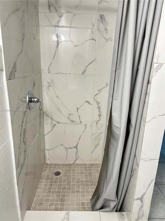 Active With Contract: $1,250 (0 beds, 1 baths, 400 Square Feet)