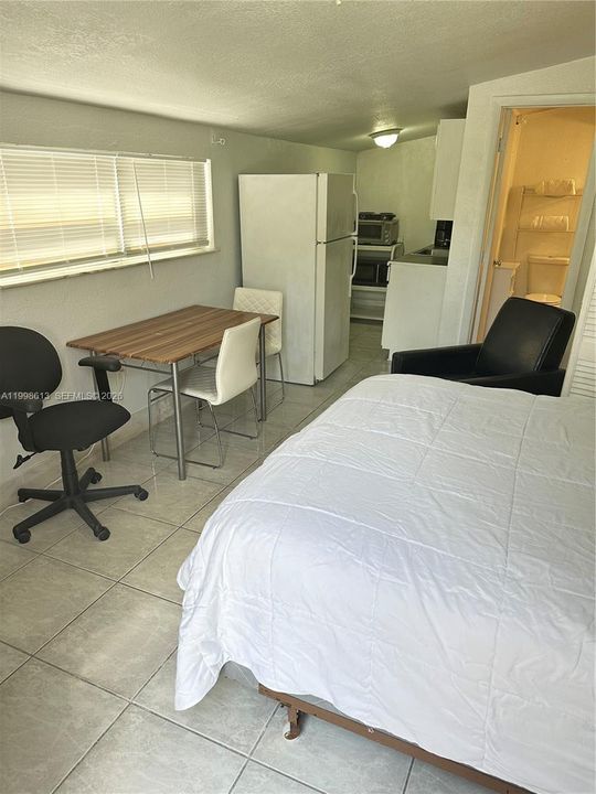 Active With Contract: $1,250 (0 beds, 1 baths, 400 Square Feet)