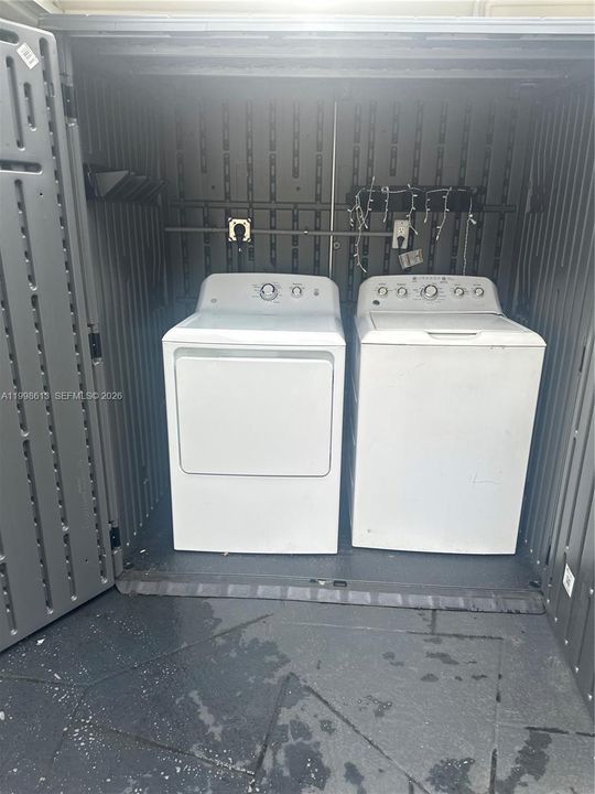 Active With Contract: $1,250 (0 beds, 1 baths, 400 Square Feet)
