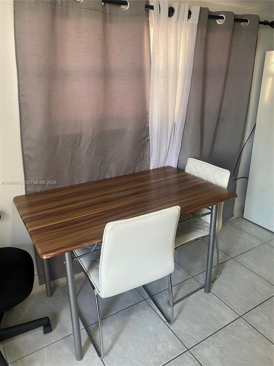 Active With Contract: $1,250 (0 beds, 1 baths, 400 Square Feet)
