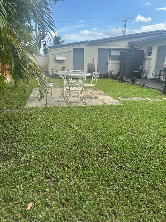 Active With Contract: $1,250 (0 beds, 1 baths, 400 Square Feet)