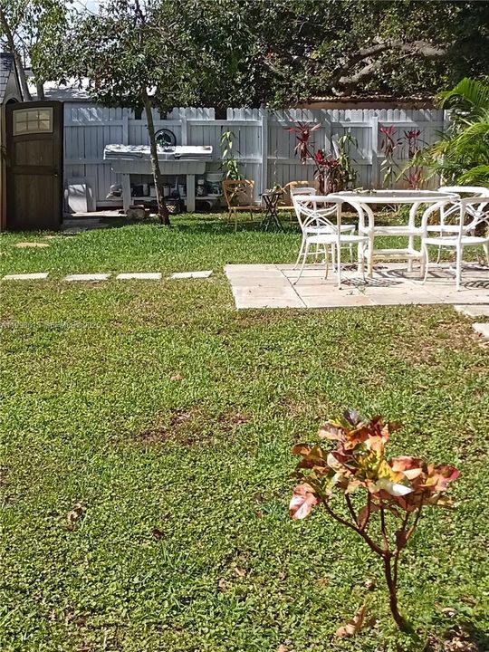 Active With Contract: $1,250 (0 beds, 1 baths, 400 Square Feet)