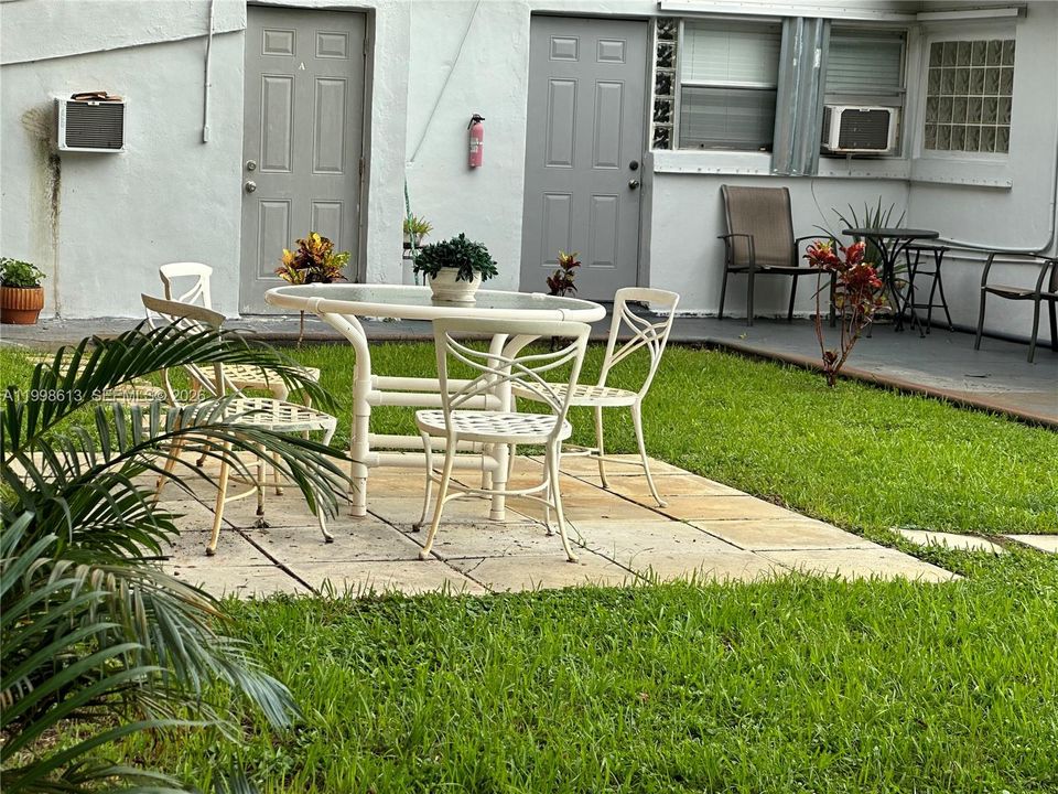 Active With Contract: $1,250 (0 beds, 1 baths, 400 Square Feet)
