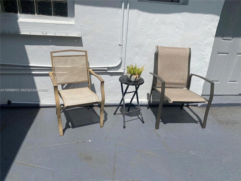 Active With Contract: $1,250 (0 beds, 1 baths, 400 Square Feet)