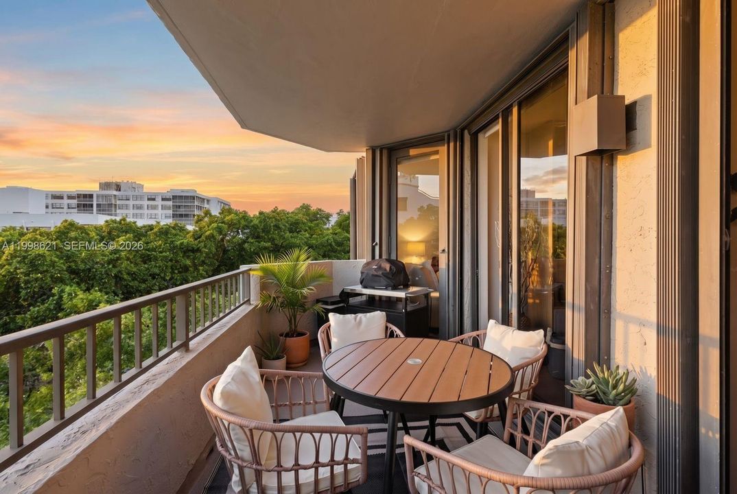 Recently Sold: $1,469,000 (3 beds, 2 baths, 1943 Square Feet)