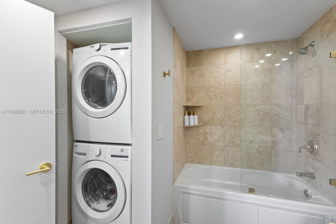 Recently Sold: $1,469,000 (3 beds, 2 baths, 1943 Square Feet)