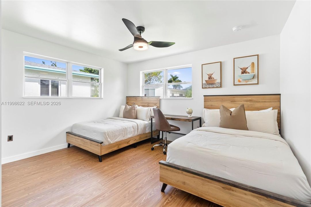 Active With Contract: $3,400 (3 beds, 2 baths, 1606 Square Feet)