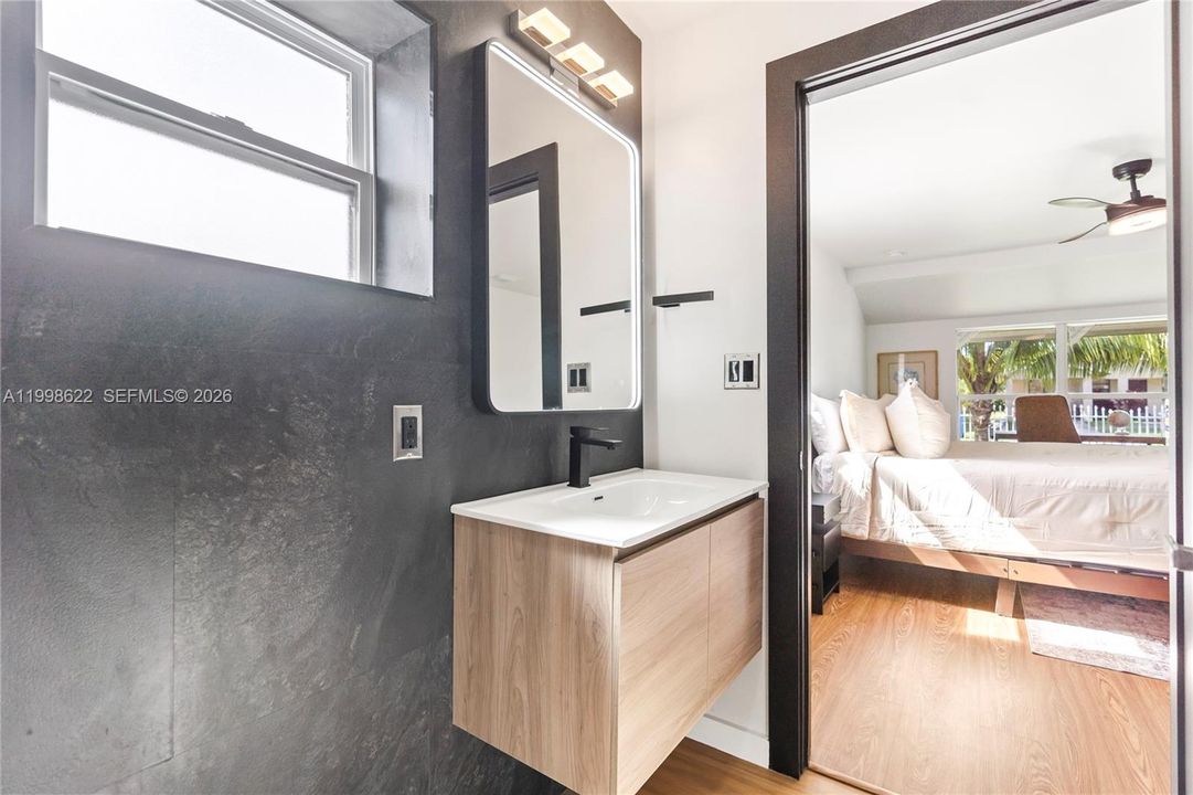 Active With Contract: $3,400 (3 beds, 2 baths, 1606 Square Feet)