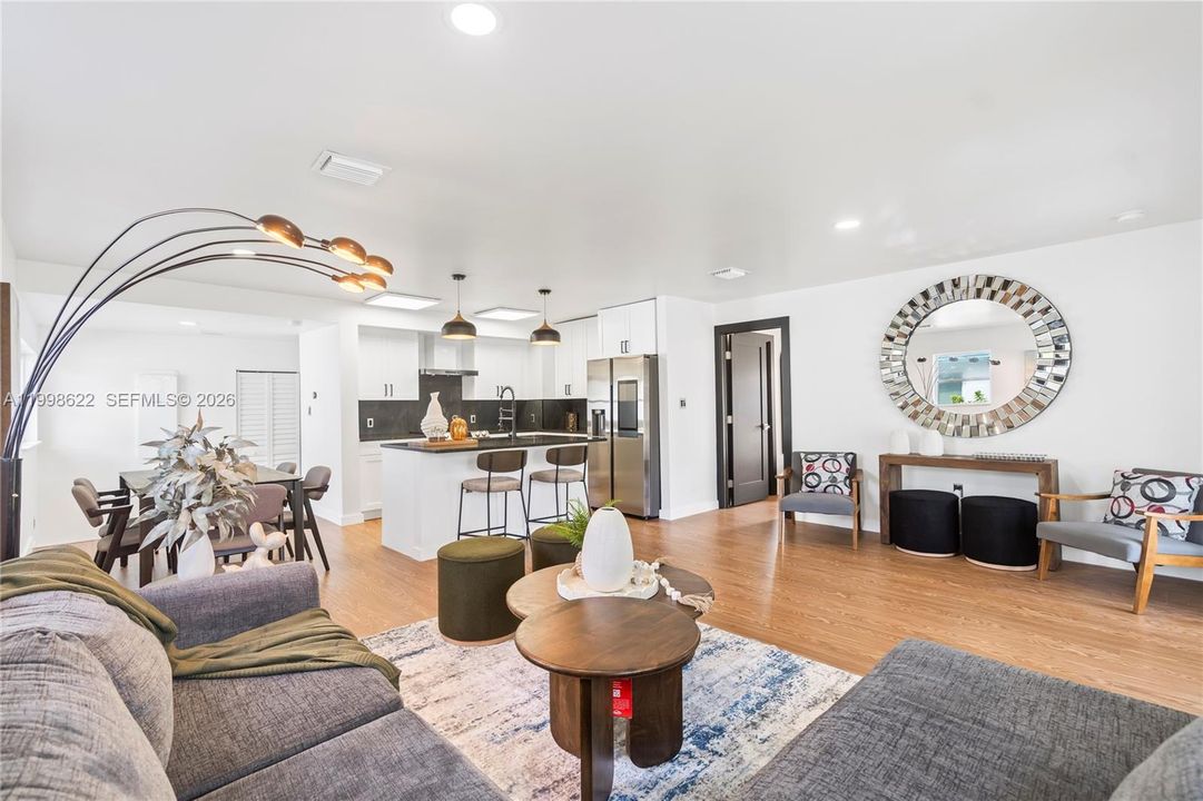 Active With Contract: $3,400 (3 beds, 2 baths, 1606 Square Feet)