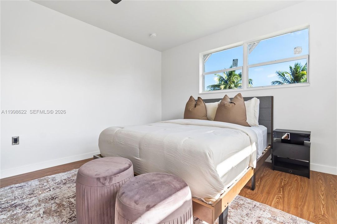 Active With Contract: $3,400 (3 beds, 2 baths, 1606 Square Feet)
