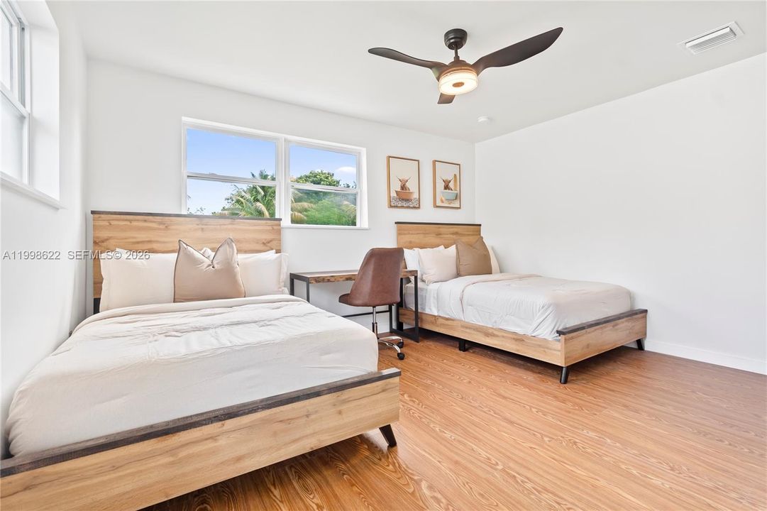 Active With Contract: $3,400 (3 beds, 2 baths, 1606 Square Feet)