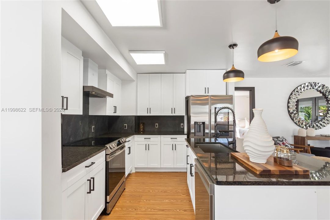 Active With Contract: $3,400 (3 beds, 2 baths, 1606 Square Feet)