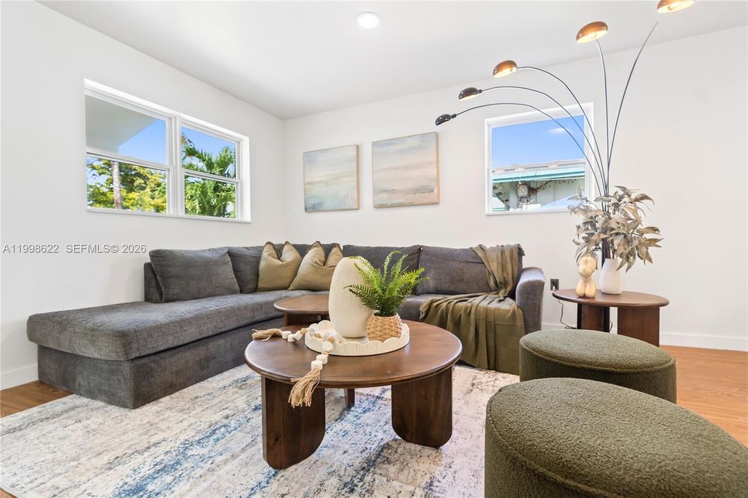 Active With Contract: $3,400 (3 beds, 2 baths, 1606 Square Feet)