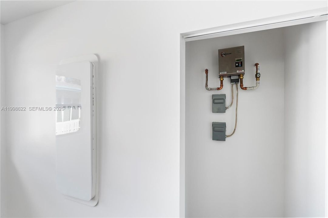 Active With Contract: $3,400 (3 beds, 2 baths, 1606 Square Feet)