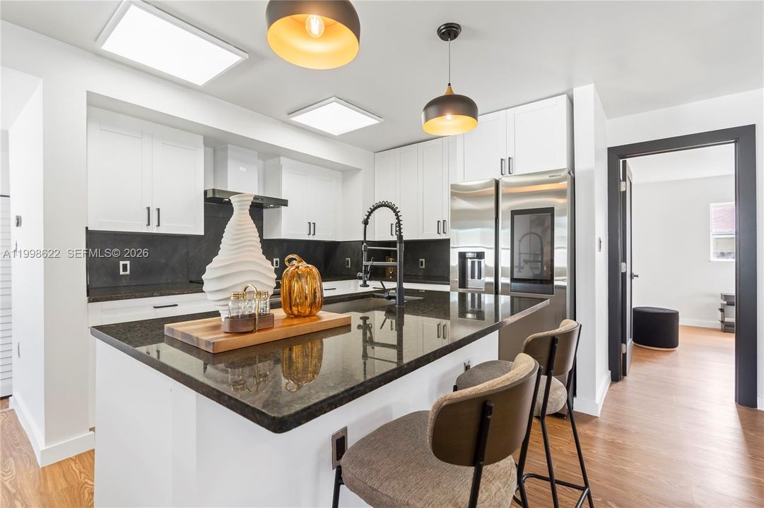 Active With Contract: $3,400 (3 beds, 2 baths, 1606 Square Feet)