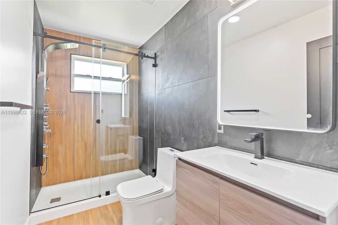Active With Contract: $3,400 (3 beds, 2 baths, 1606 Square Feet)