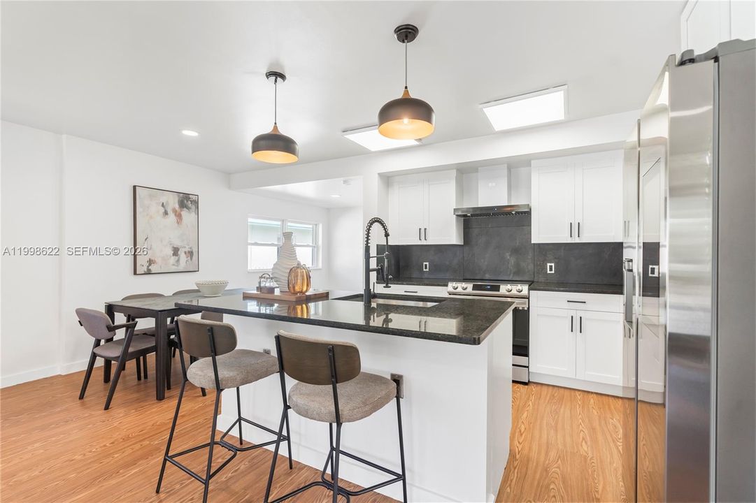 Active With Contract: $3,400 (3 beds, 2 baths, 1606 Square Feet)