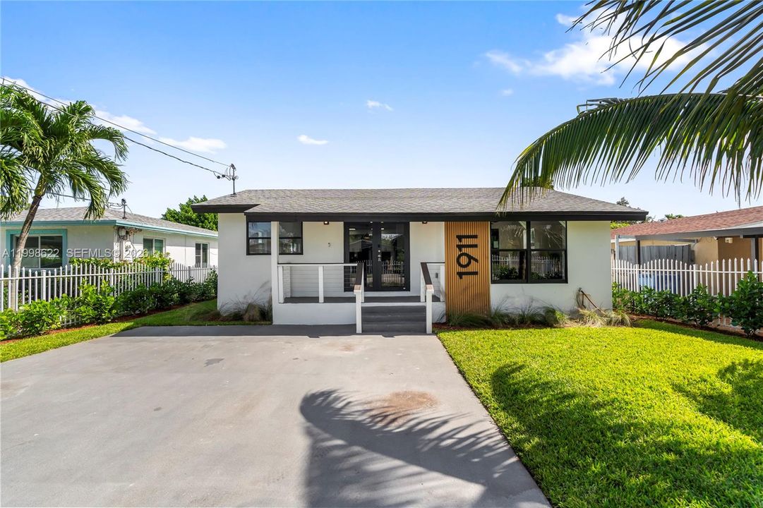 Active With Contract: $3,400 (3 beds, 2 baths, 1606 Square Feet)