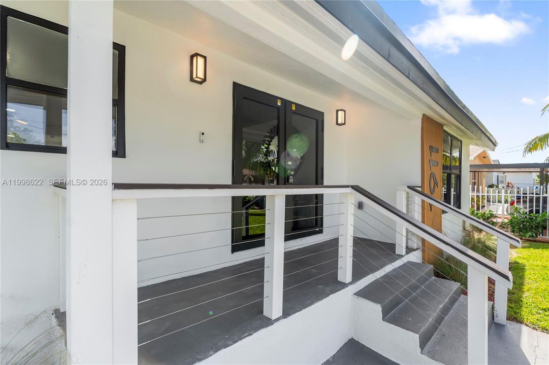 Active With Contract: $3,400 (3 beds, 2 baths, 1606 Square Feet)