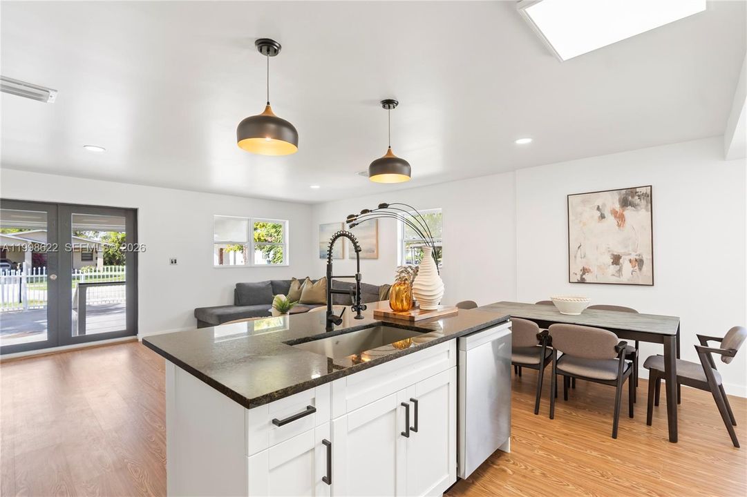Active With Contract: $3,400 (3 beds, 2 baths, 1606 Square Feet)