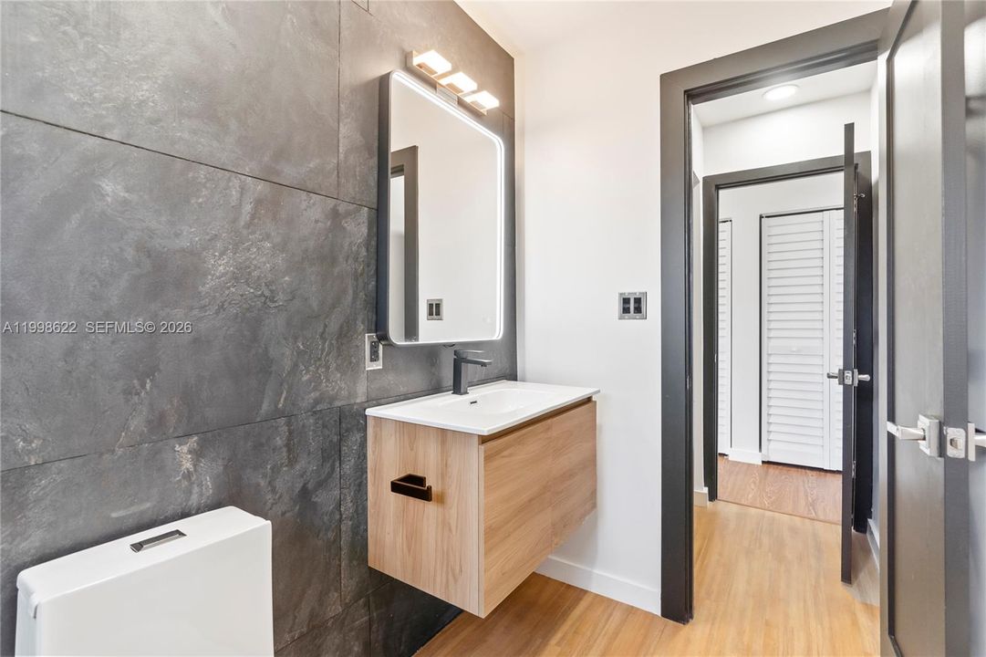 Active With Contract: $3,400 (3 beds, 2 baths, 1606 Square Feet)