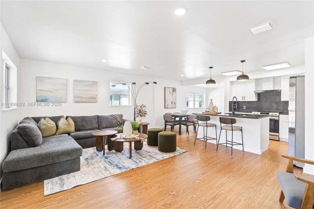 Active With Contract: $3,400 (3 beds, 2 baths, 1606 Square Feet)