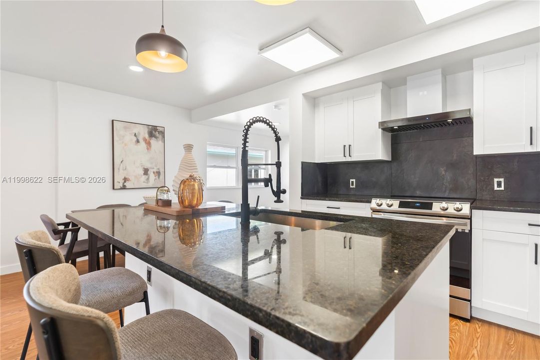 Active With Contract: $3,400 (3 beds, 2 baths, 1606 Square Feet)