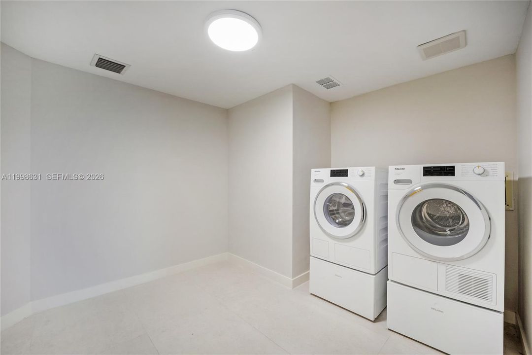 For Rent: $12,500 (2 beds, 2 baths, 2310 Square Feet)