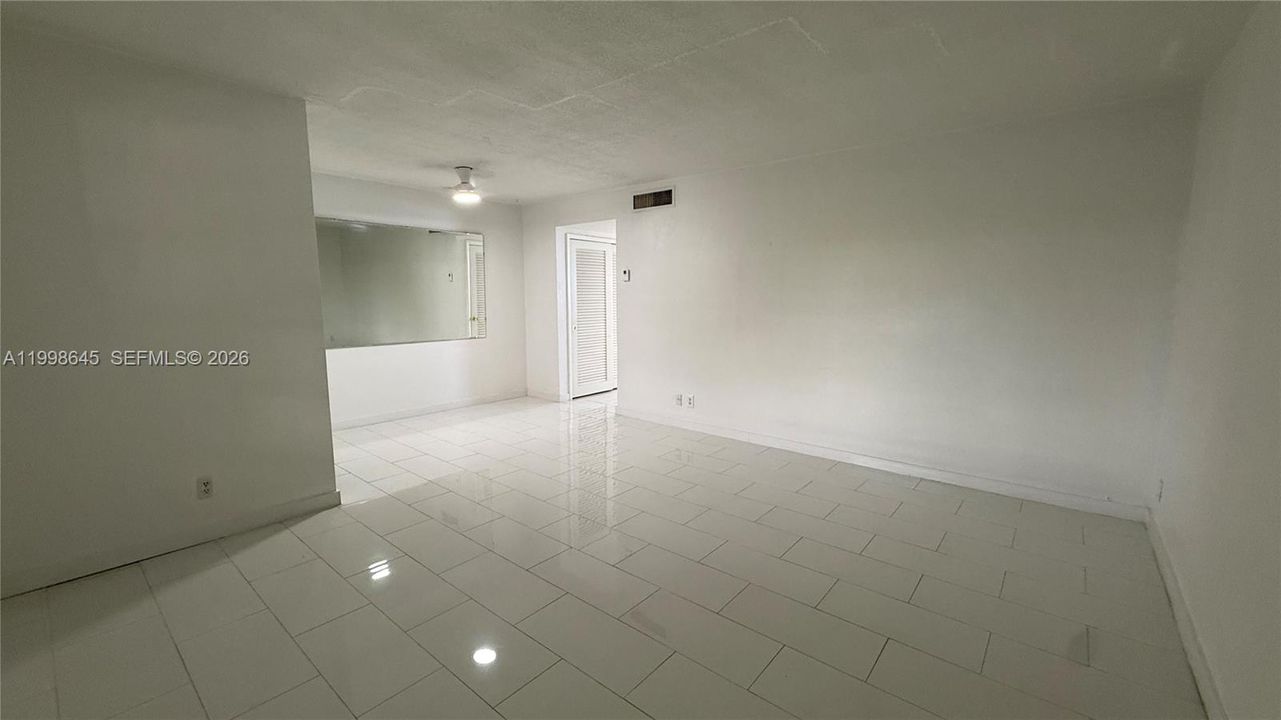 На продажу: $139,999 (1 спален, 1 ванн, 650 Квадратных фут)