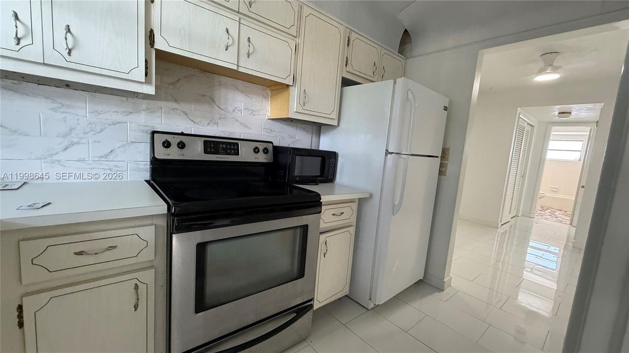 На продажу: $139,999 (1 спален, 1 ванн, 650 Квадратных фут)