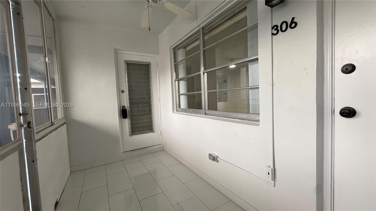 На продажу: $139,999 (1 спален, 1 ванн, 650 Квадратных фут)