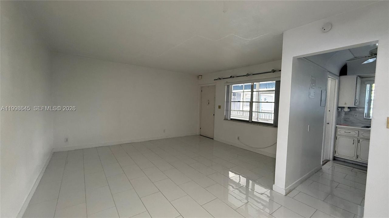 На продажу: $139,999 (1 спален, 1 ванн, 650 Квадратных фут)