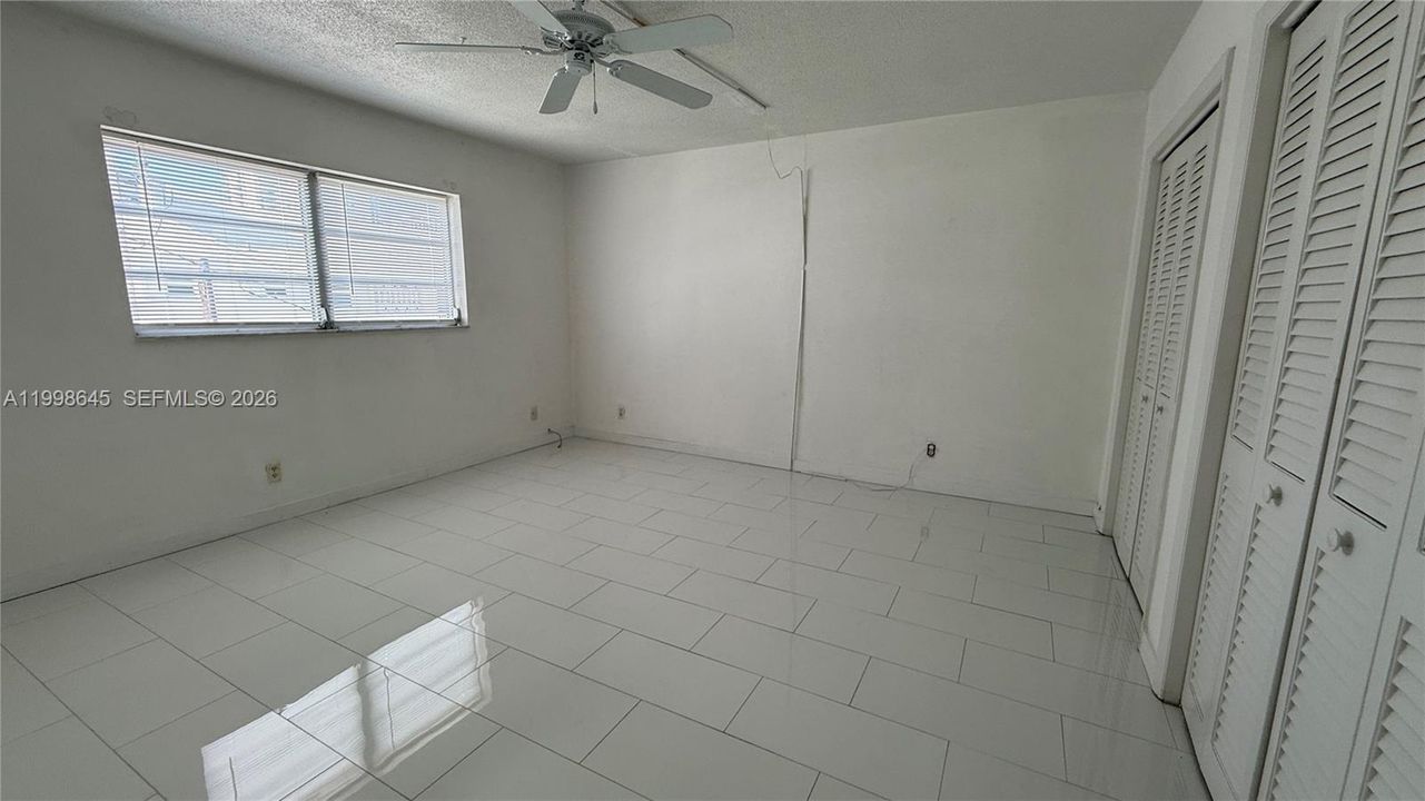 На продажу: $139,999 (1 спален, 1 ванн, 650 Квадратных фут)