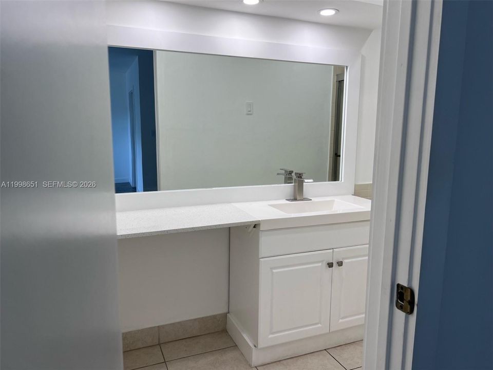 For Rent: $1,650 (1 beds, 1 baths, 640 Square Feet)