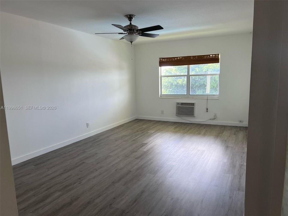 For Rent: $1,650 (1 beds, 1 baths, 640 Square Feet)