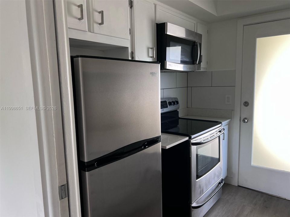For Rent: $1,650 (1 beds, 1 baths, 640 Square Feet)