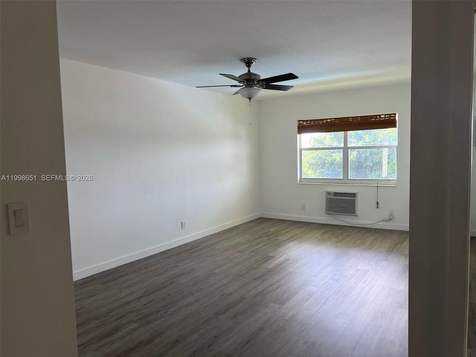 For Rent: $1,650 (1 beds, 1 baths, 640 Square Feet)
