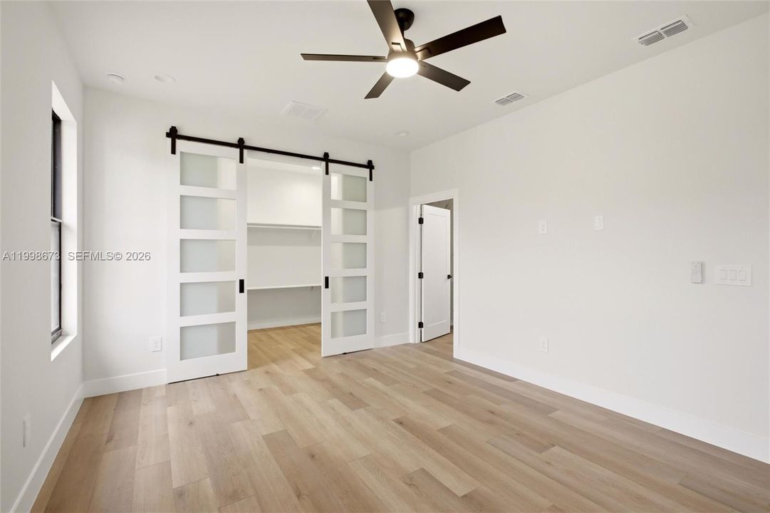 For Sale: $389,900 (4 beds, 3 baths, 1927 Square Feet)